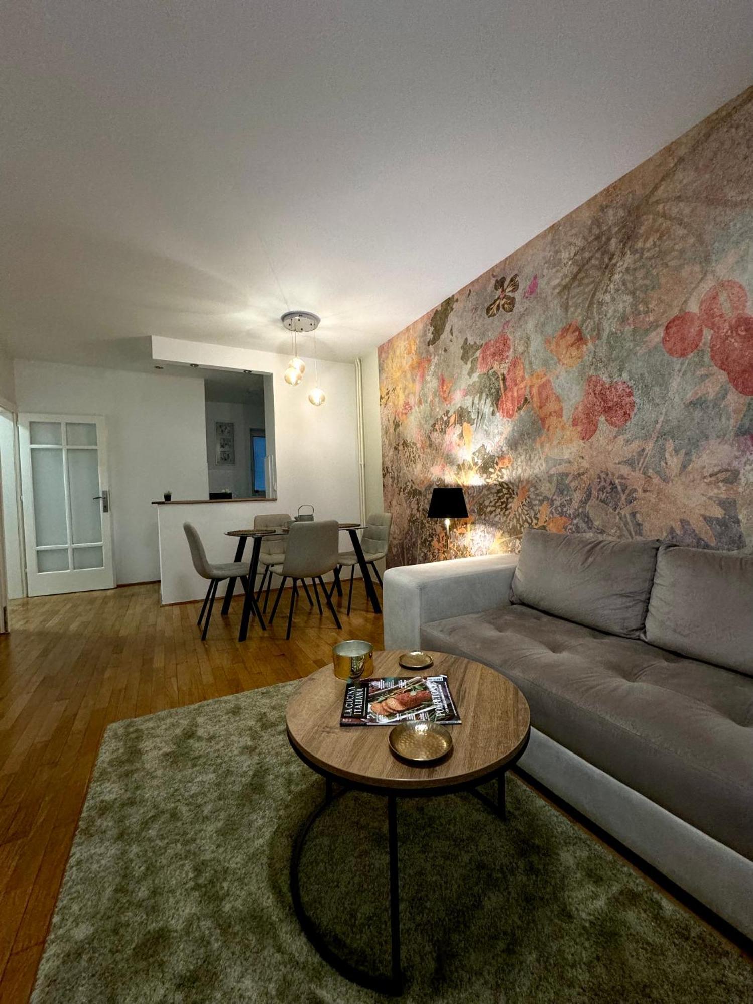 7 Emperors Central Suite Beograd Eksteriør billede